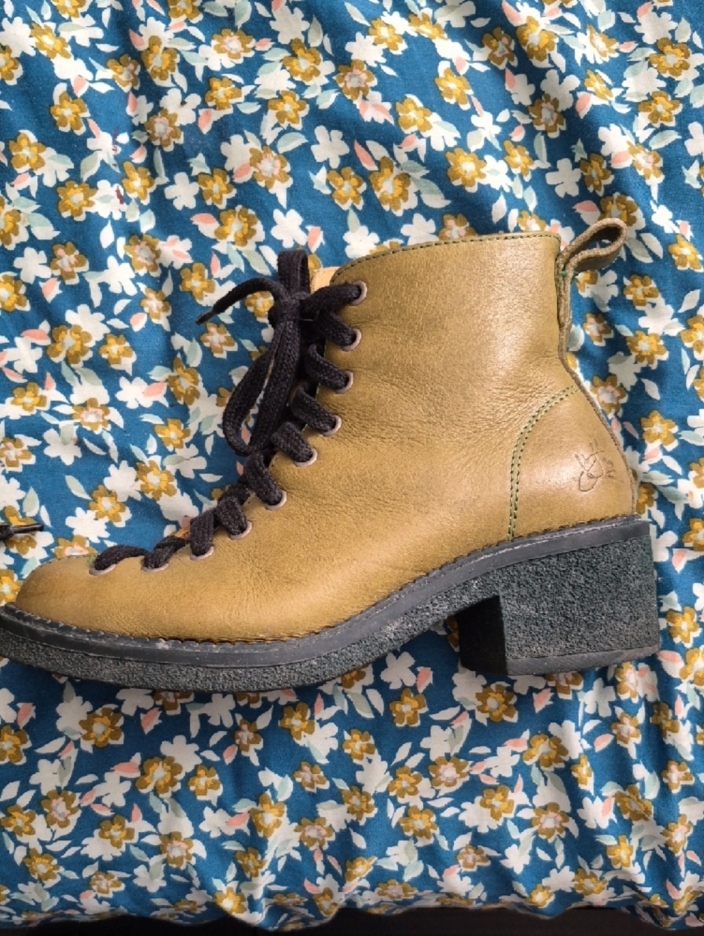 Fluevog Wanderers In Army Green. Leather Lace-Up Ankle Boots with Black Laces 7s - Picture 4 of 12